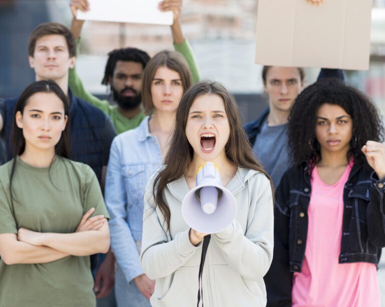 community-protesting-black-people-lives